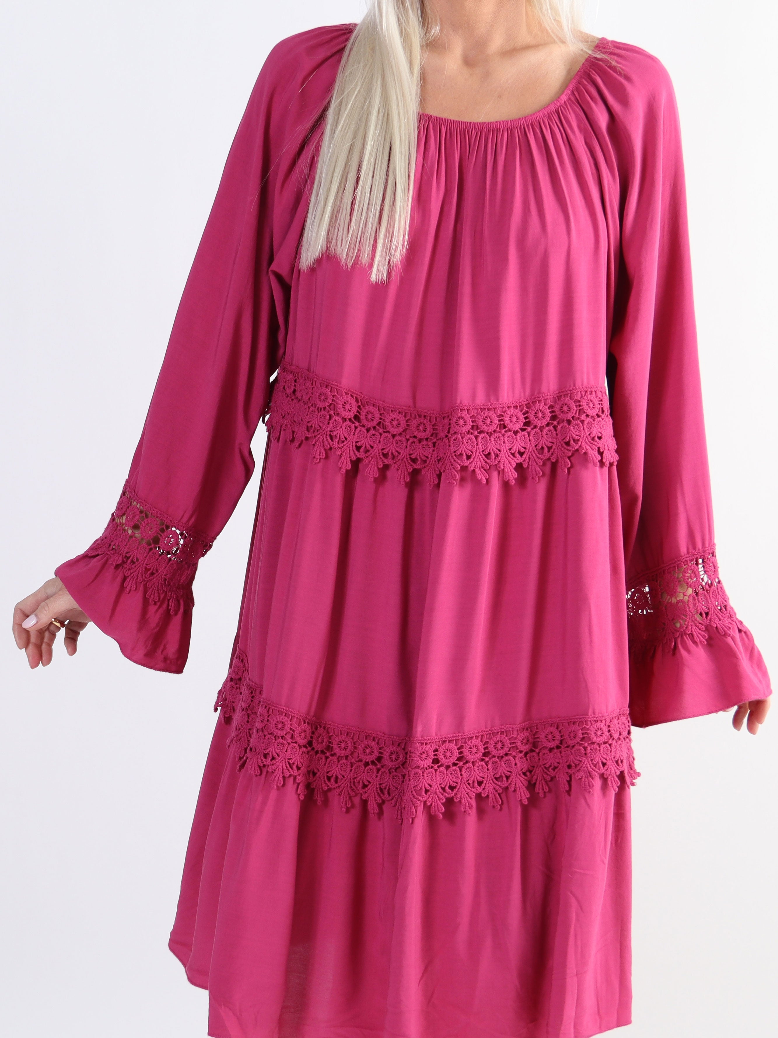 Tilda - Söt tunikaklänning med broderier i stora storlekar